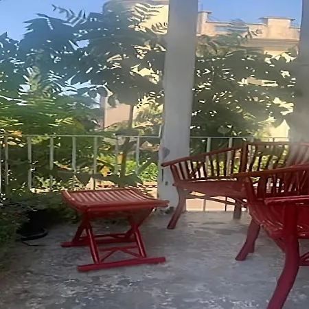 Large House & Swimming Pool In Downtown *