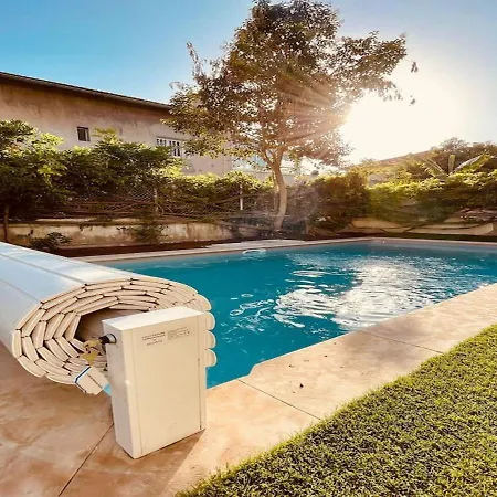 Large House & Swimming Pool In Downtown 别墅 *